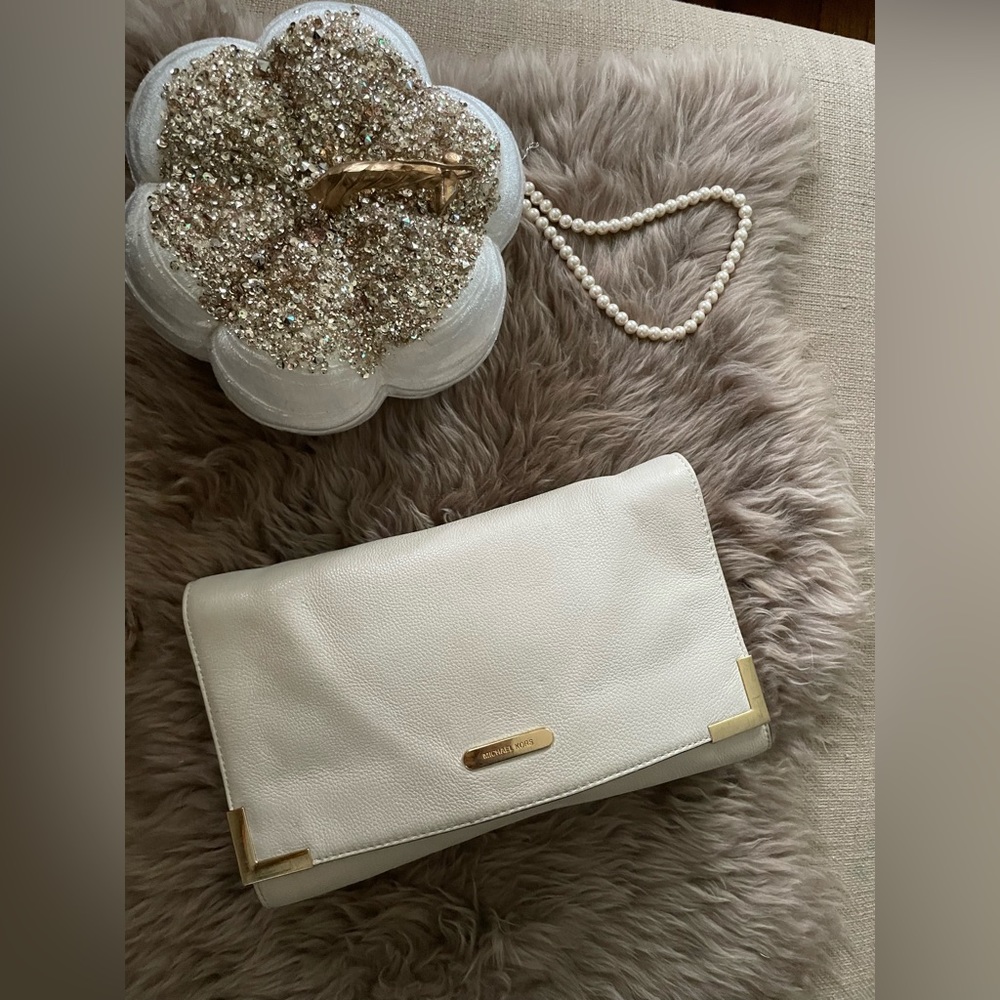 Michael Kors leather clutch w/ removable strap 💄